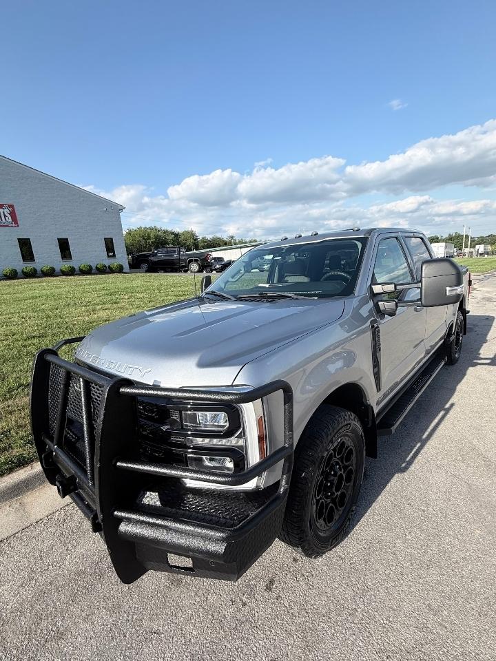 Ford F-350 SD XLT 4WD 2023