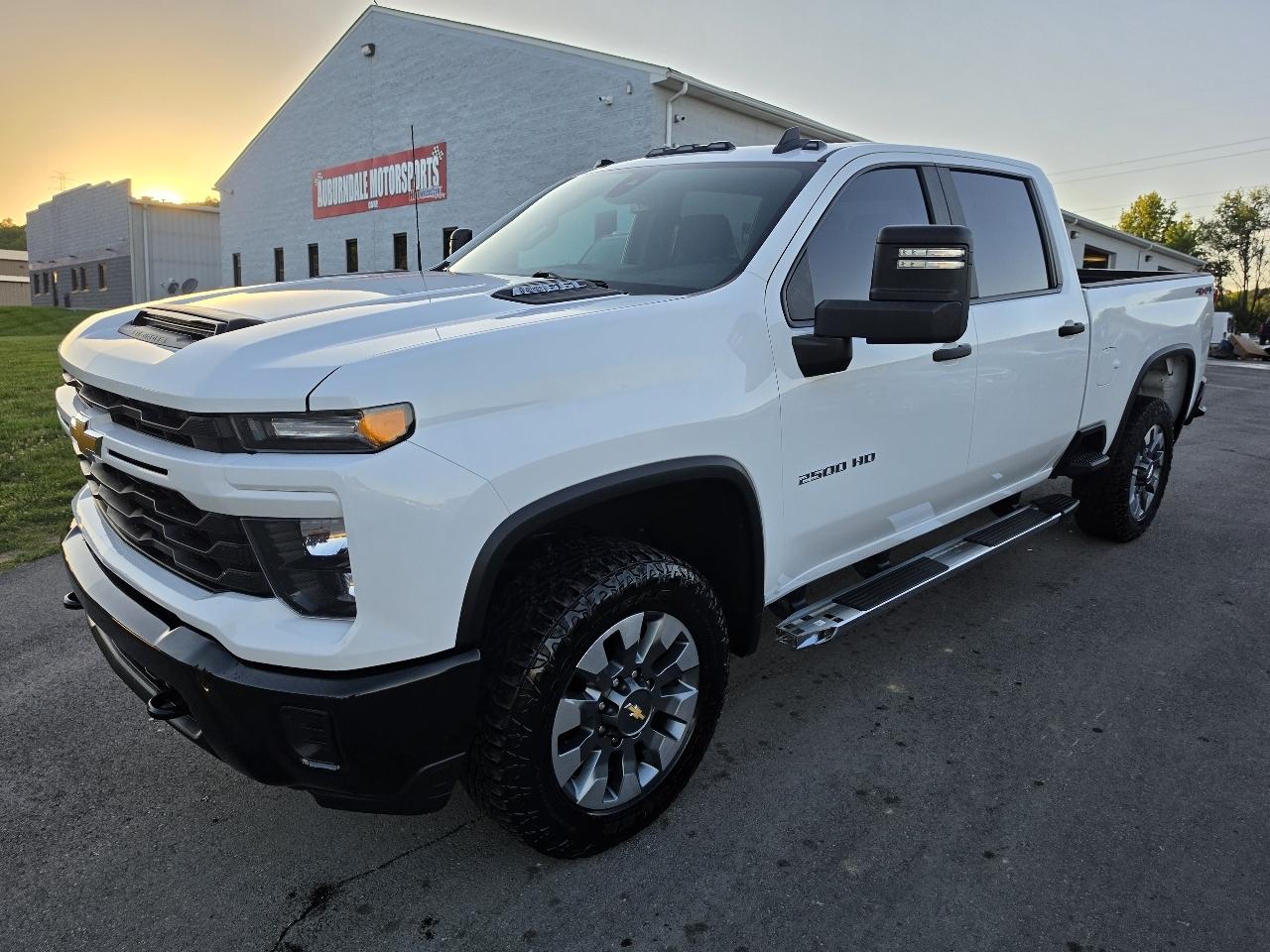 Chevrolet Silverado 2500HD Custom Crew Cab Short Box 4WD 2024