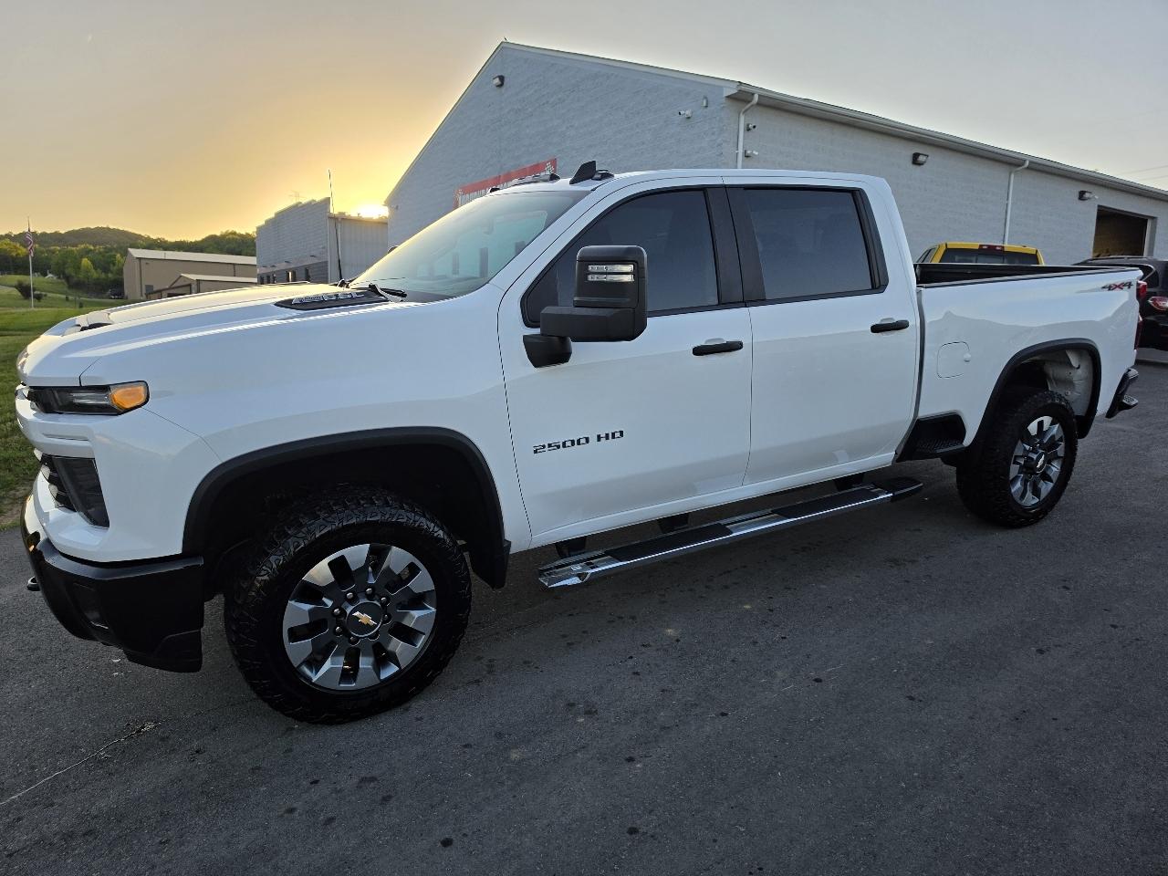 Chevrolet Silverado 2500HD Custom Crew Cab Short Box 4WD 2024
