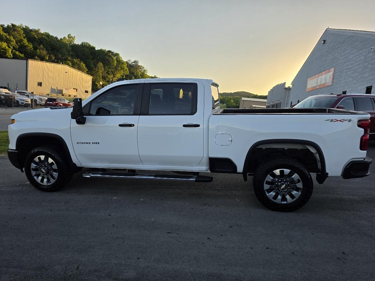 Chevrolet Silverado 2500HD Custom Crew Cab Short Box 4WD 2024