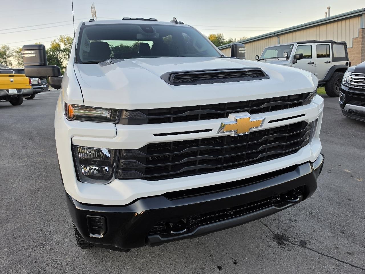 Chevrolet Silverado 2500HD Custom Crew Cab Short Box 4WD 2024