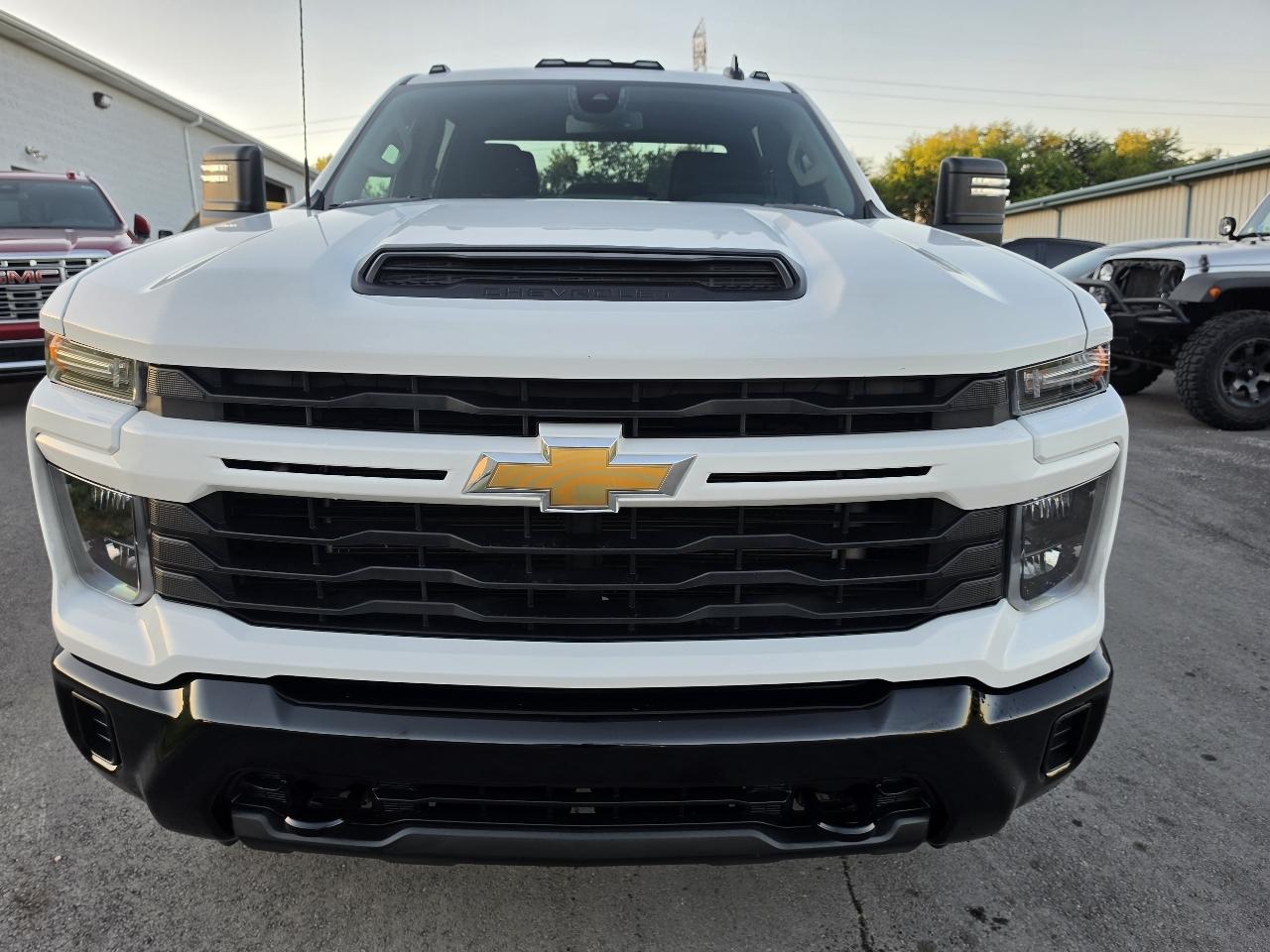 Chevrolet Silverado 2500HD Custom Crew Cab Short Box 4WD 2024