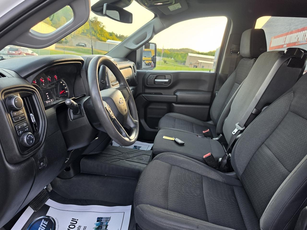 Chevrolet Silverado 2500HD Custom Crew Cab Short Box 4WD 2024