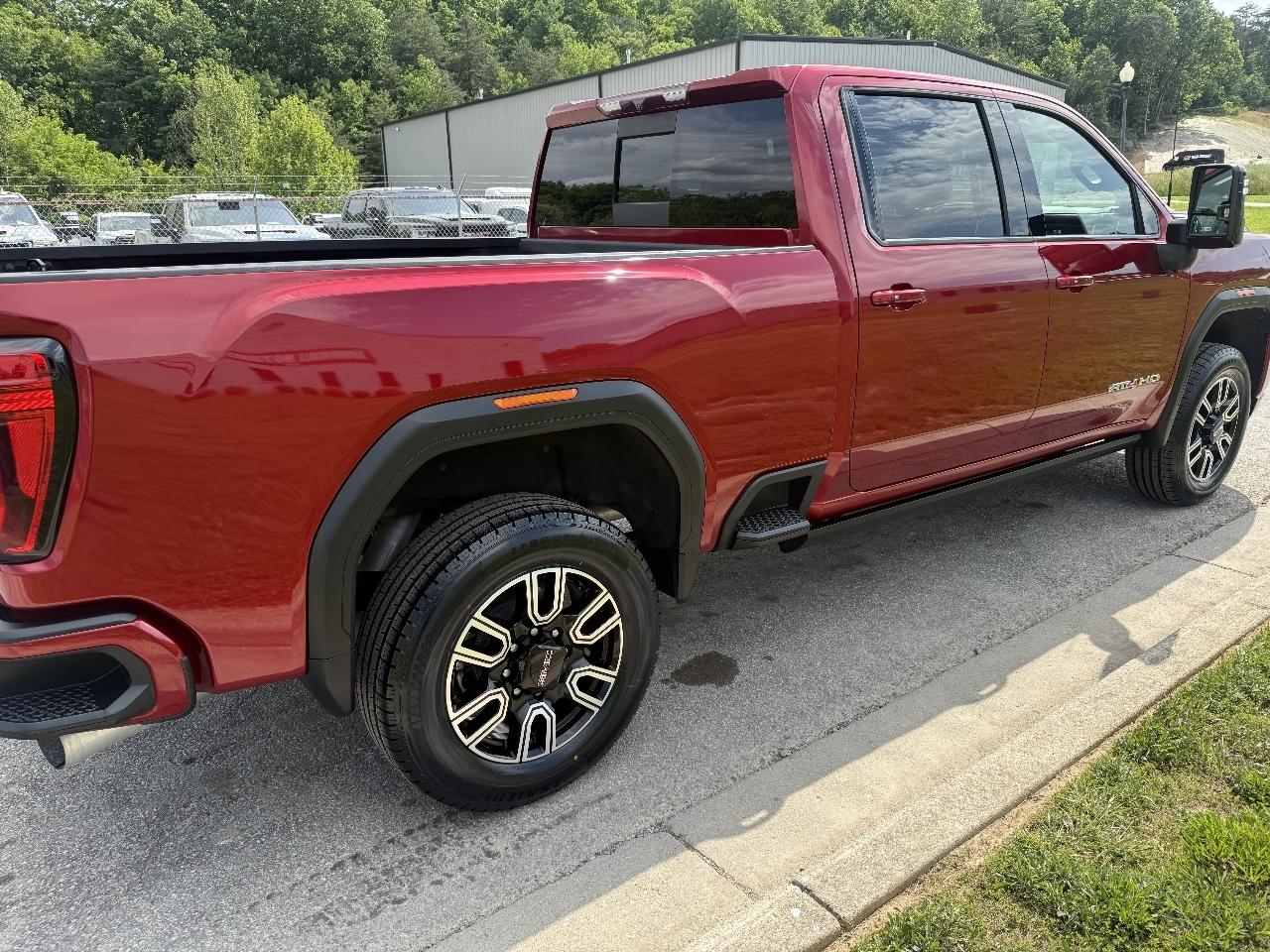 GMC Sierra 2500HD AT4 Crew Cab 4WD 2022