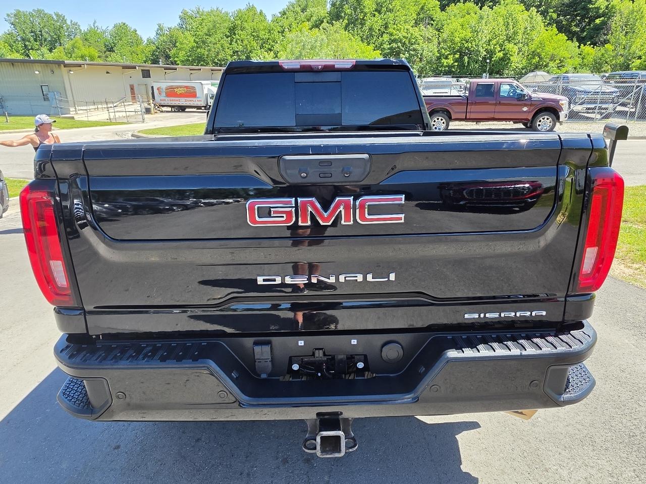 GMC Sierra 2500HD Denali Crew Cab 4WD 2020