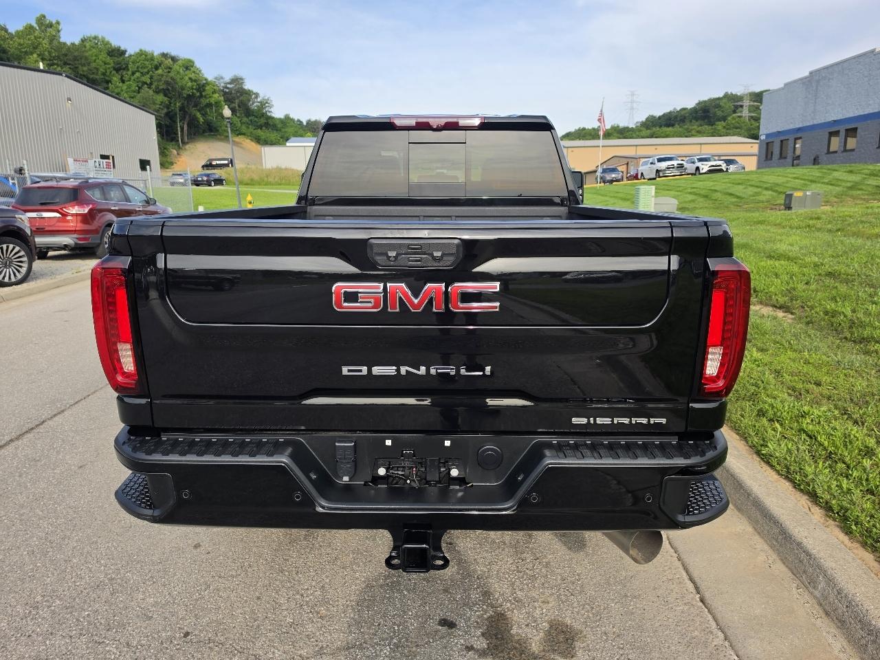 GMC Sierra 2500HD Denali Crew Cab 4WD SB 2022
