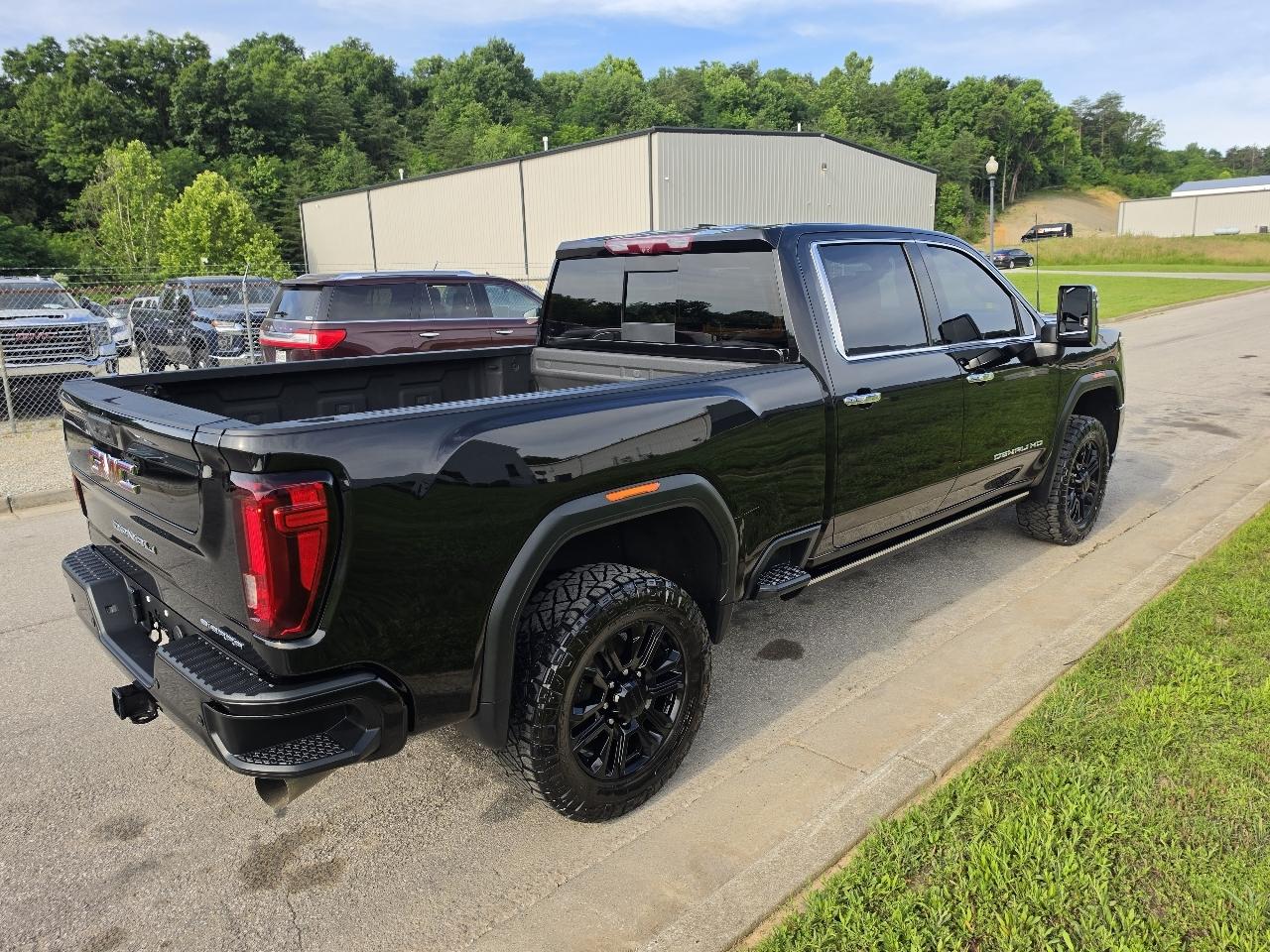 GMC Sierra 2500HD Denali Crew Cab 4WD SB 2022