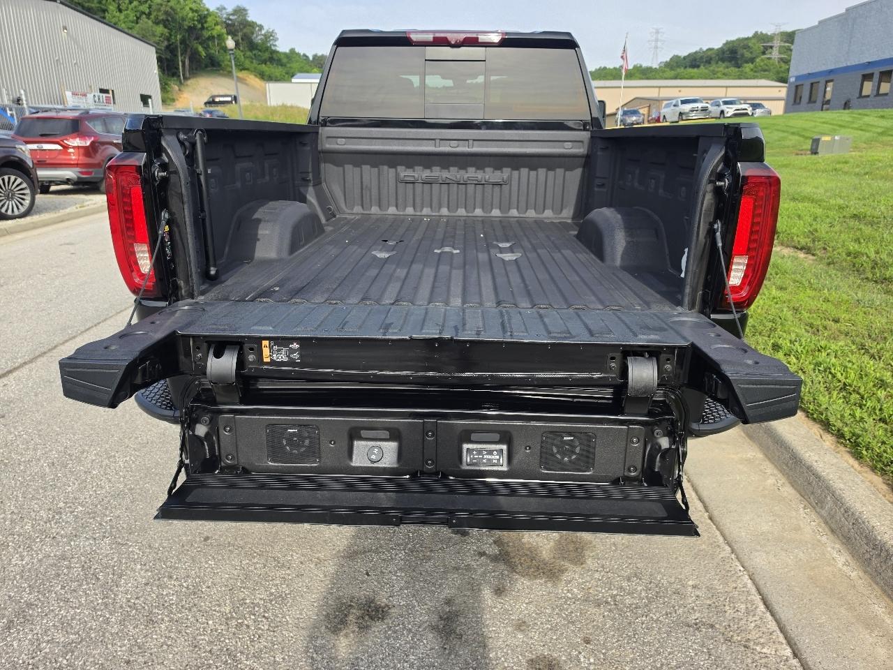 GMC Sierra 2500HD Denali Crew Cab 4WD SB 2022