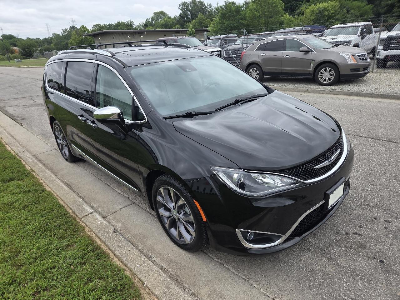 Chrysler Pacifica Limited 2017