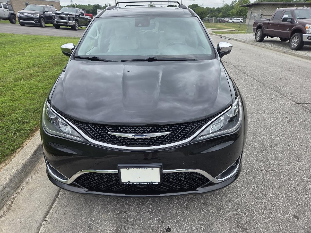 Chrysler Pacifica Limited 2017