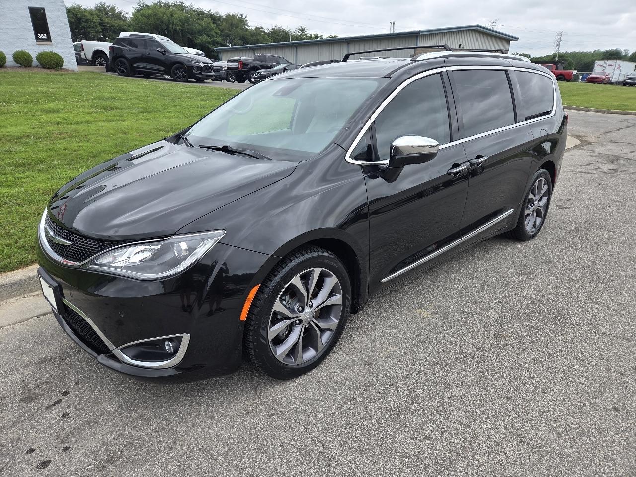 Chrysler Pacifica Limited 2017