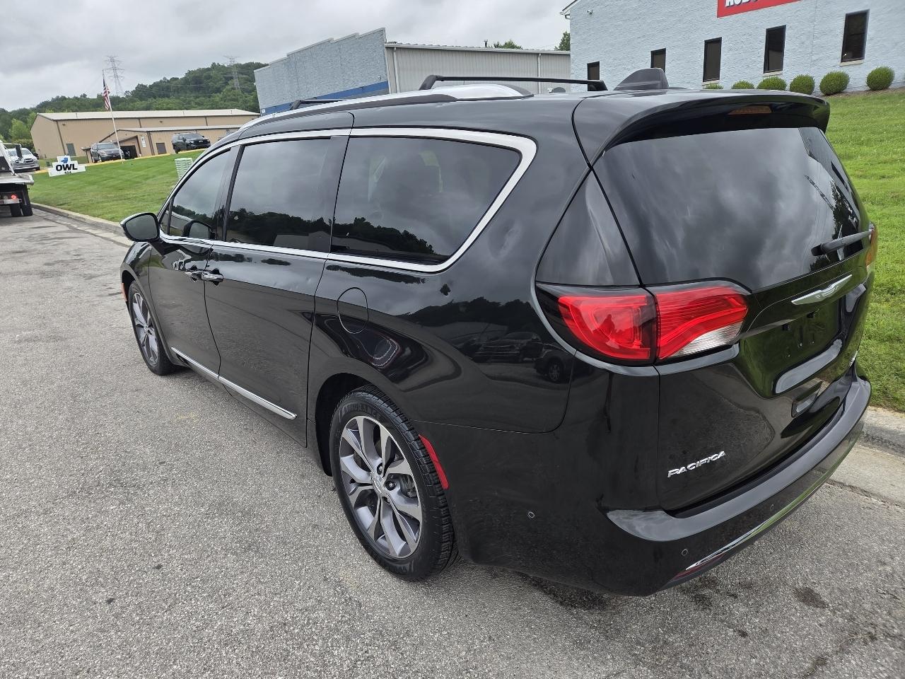 Chrysler Pacifica Limited 2017