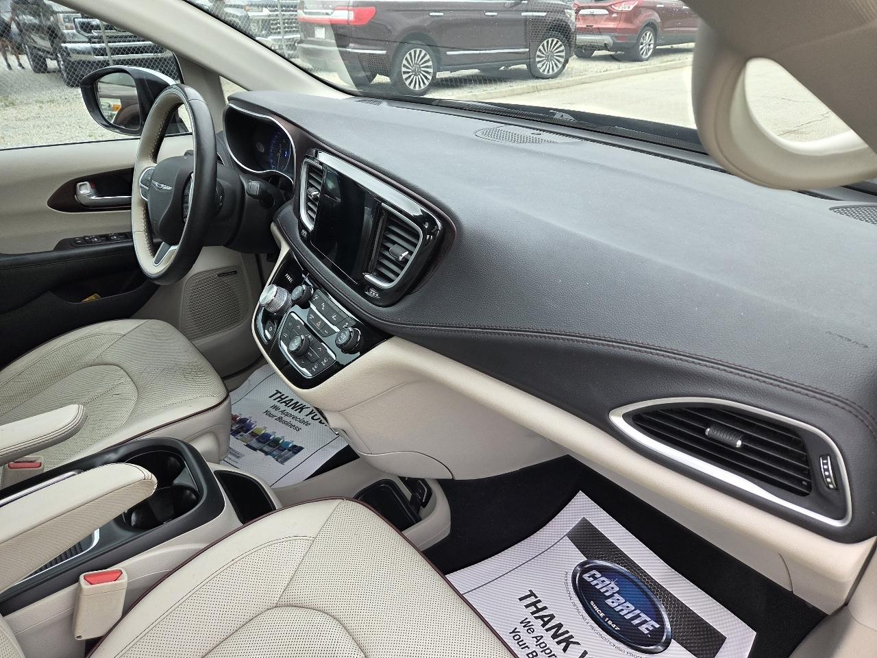 Chrysler Pacifica Limited 2017