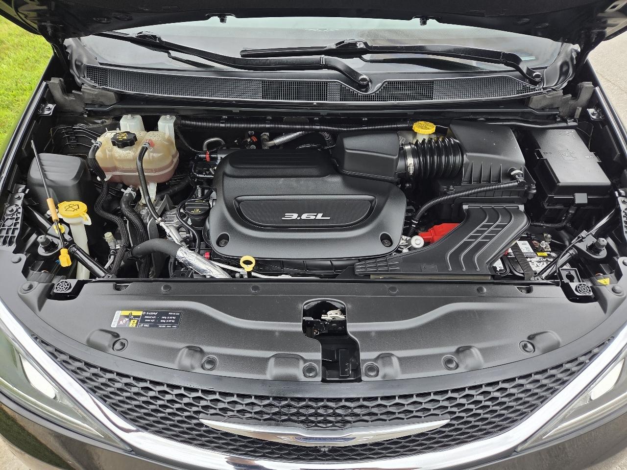 Chrysler Pacifica Limited 2017