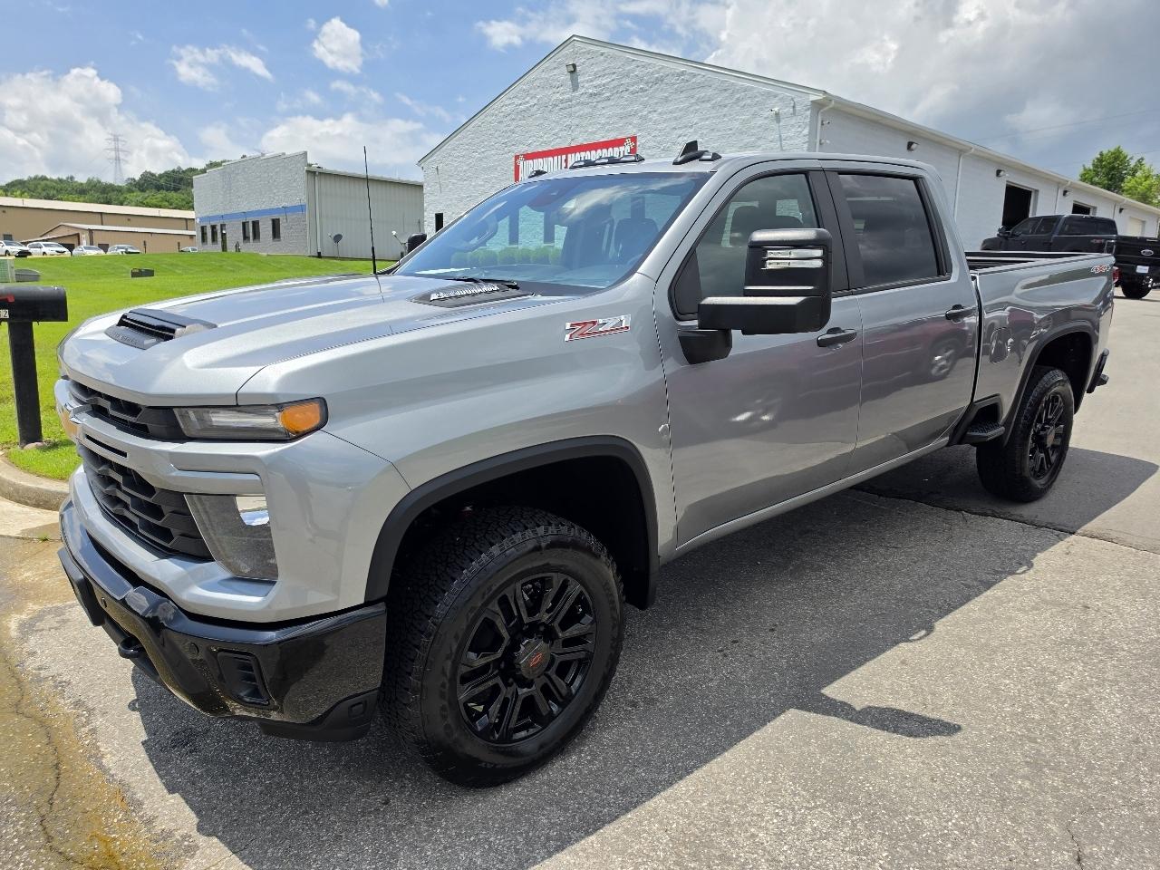 Chevrolet Silverado 2500HD 4WD Crew Cab 159" Custom 2025