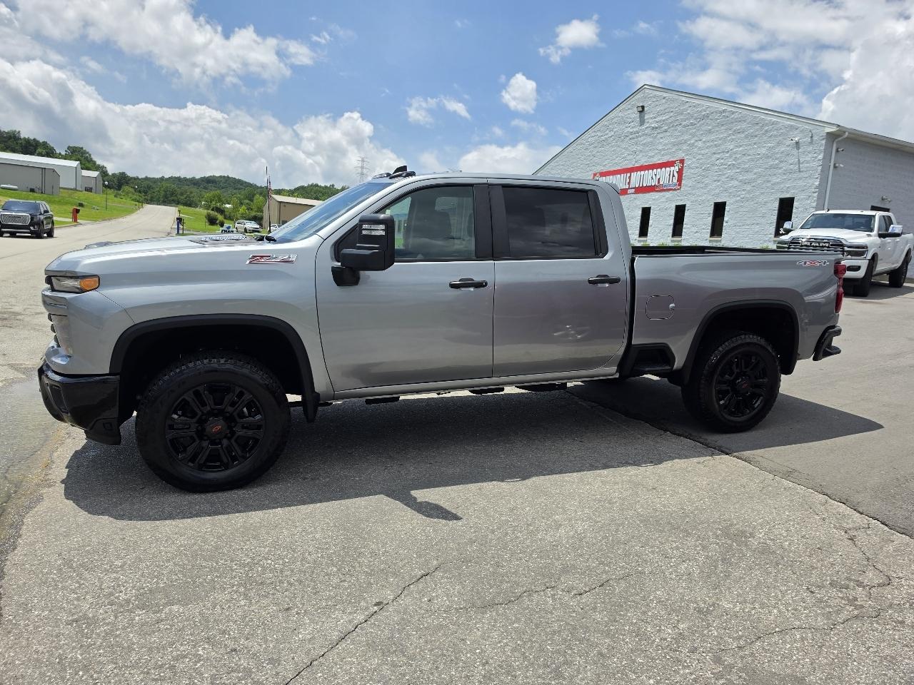 Chevrolet Silverado 2500HD 4WD Crew Cab 159" Custom 2025