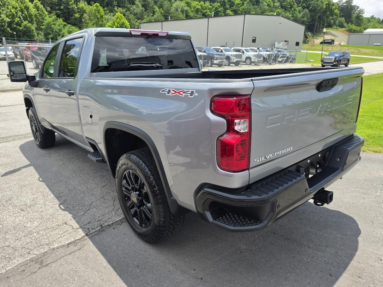 Chevrolet Silverado 2500HD 4WD Crew Cab 159" Custom 2025