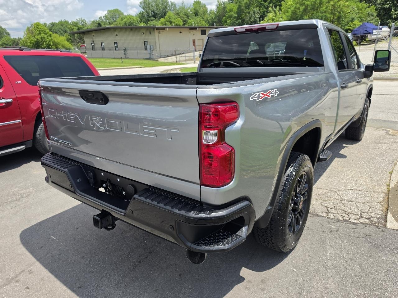 Chevrolet Silverado 2500HD 4WD Crew Cab 159" Custom 2025