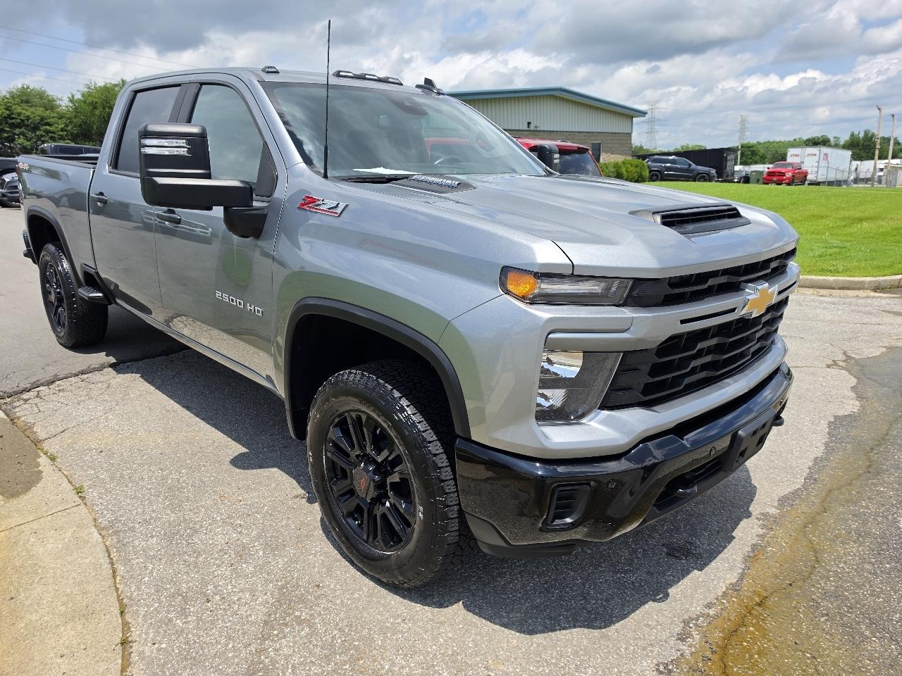 Chevrolet Silverado 2500HD 4WD Crew Cab 159" Custom 2025