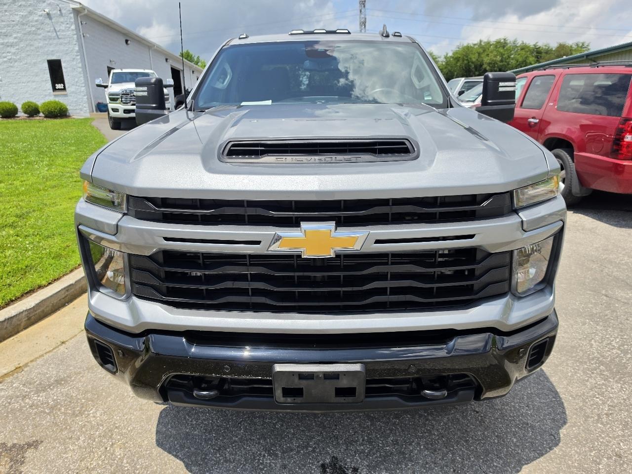 Chevrolet Silverado 2500HD 4WD Crew Cab 159" Custom 2025