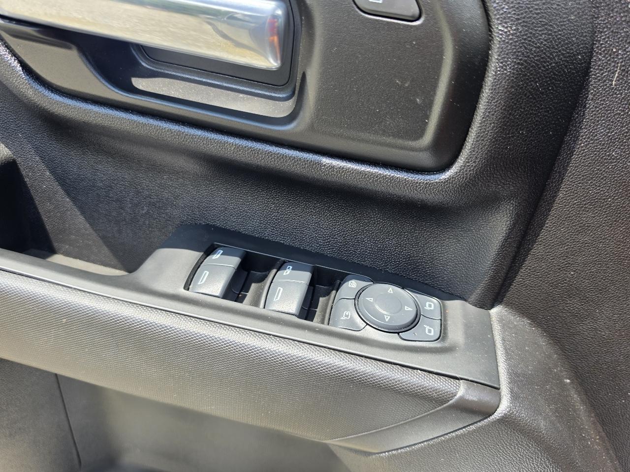 Chevrolet Silverado 2500HD 4WD Crew Cab 159" Custom 2025
