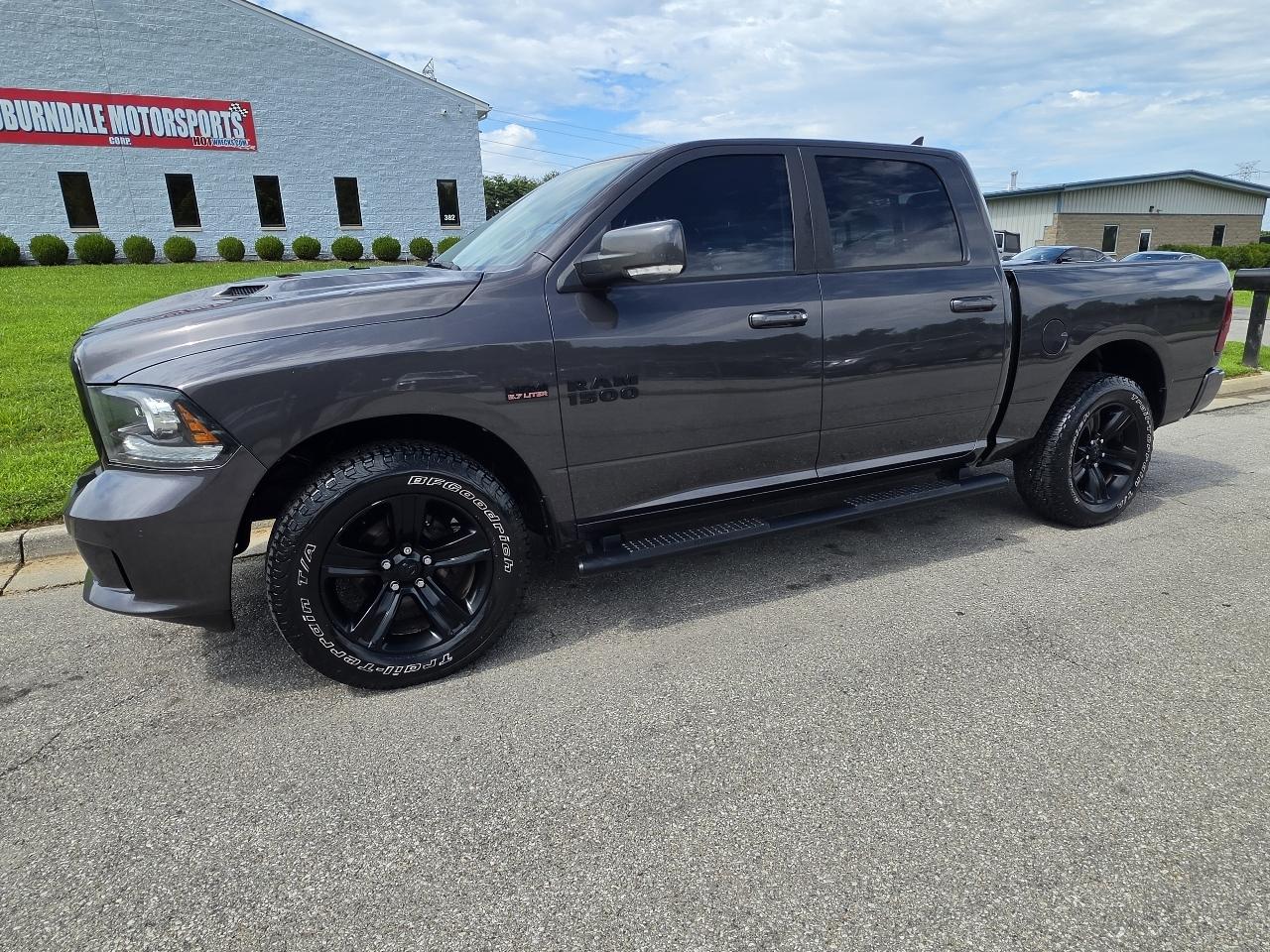 RAM 1500 4WD Crew Cab 140.5" Sport 2018
