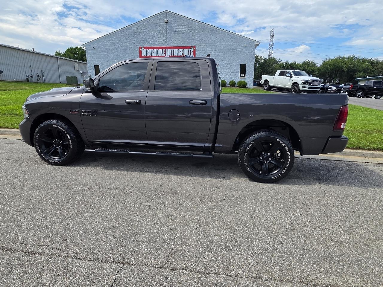 RAM 1500 4WD Crew Cab 140.5" Sport 2018