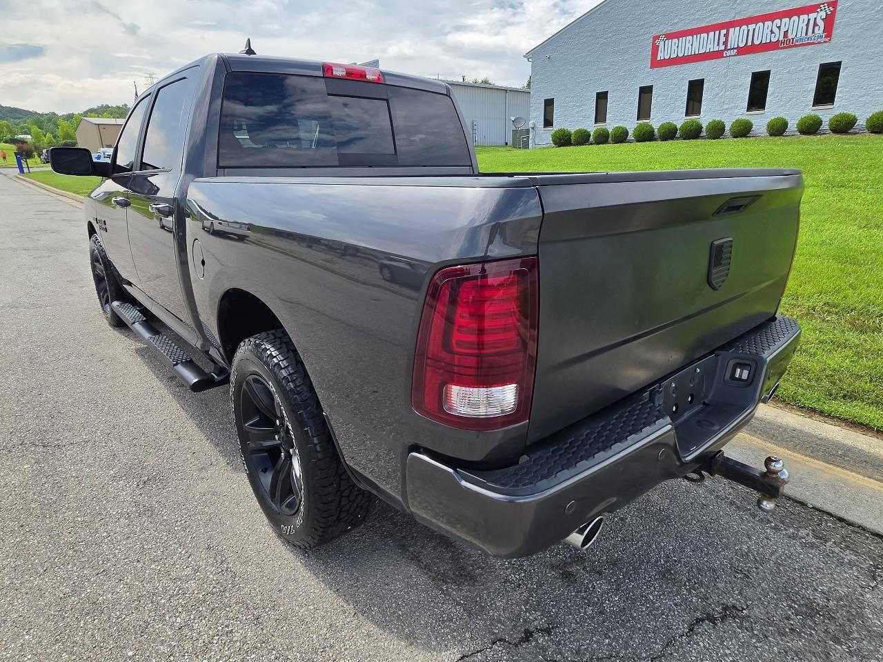 RAM 1500 4WD Crew Cab 140.5" Sport 2018