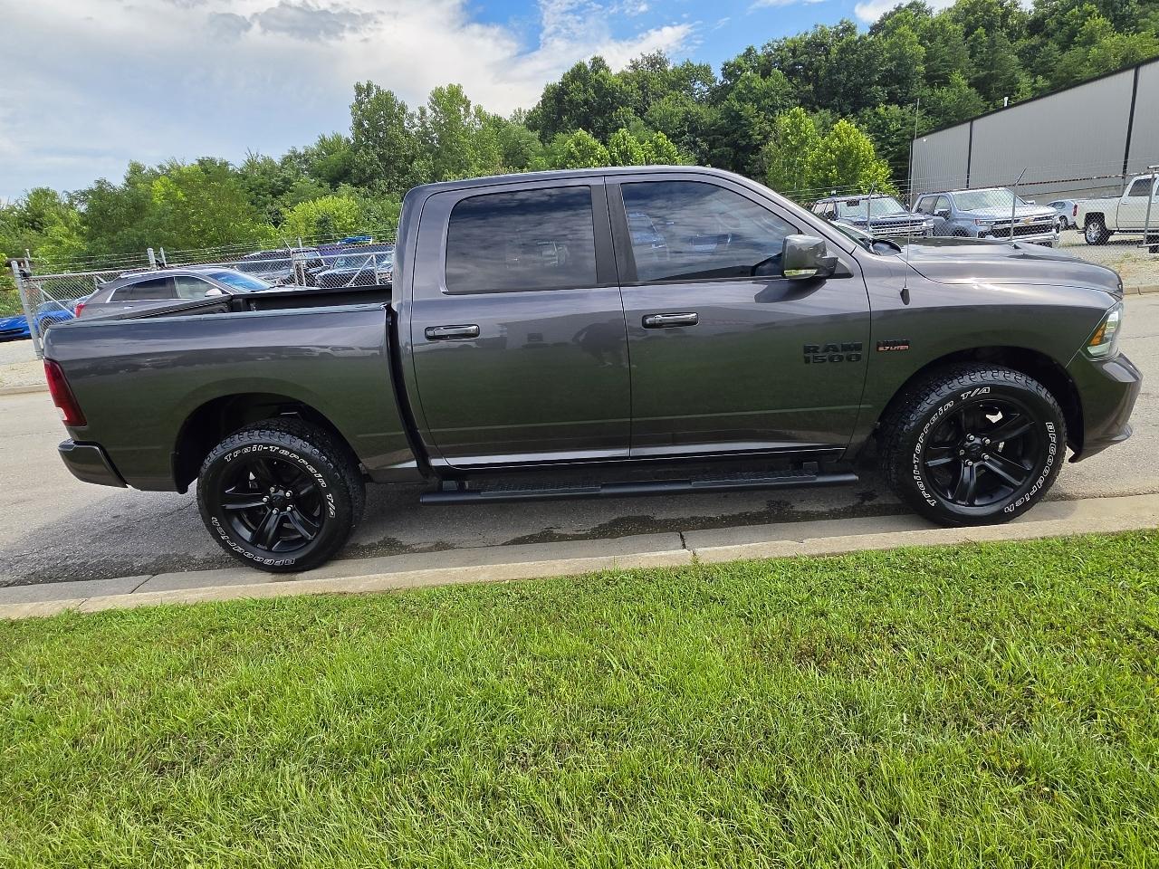 RAM 1500 4WD Crew Cab 140.5" Sport 2018