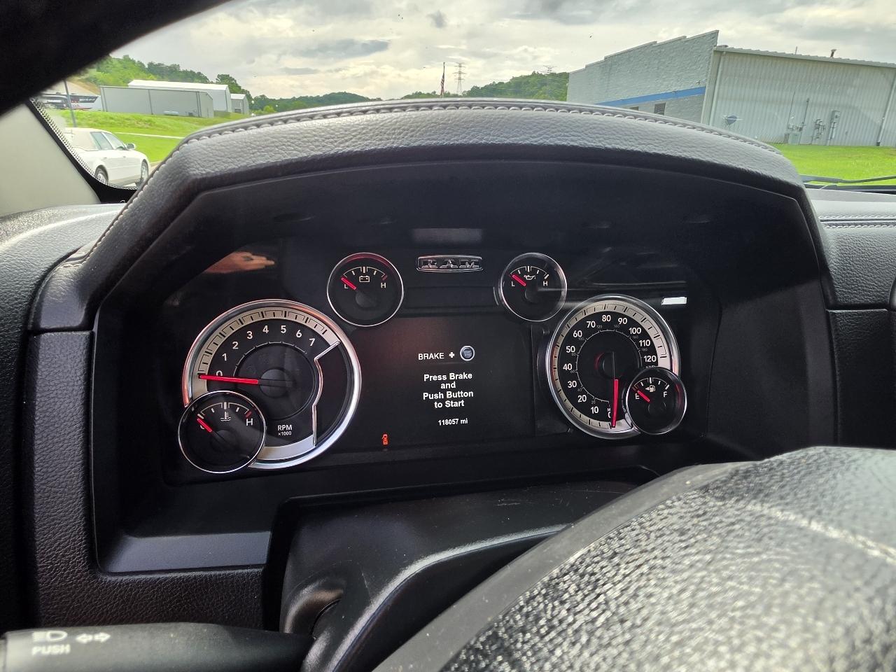 RAM 1500 4WD Crew Cab 140.5" Sport 2018