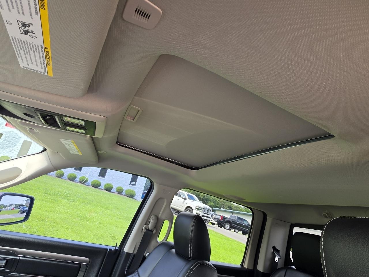 RAM 1500 4WD Crew Cab 140.5" Sport 2018