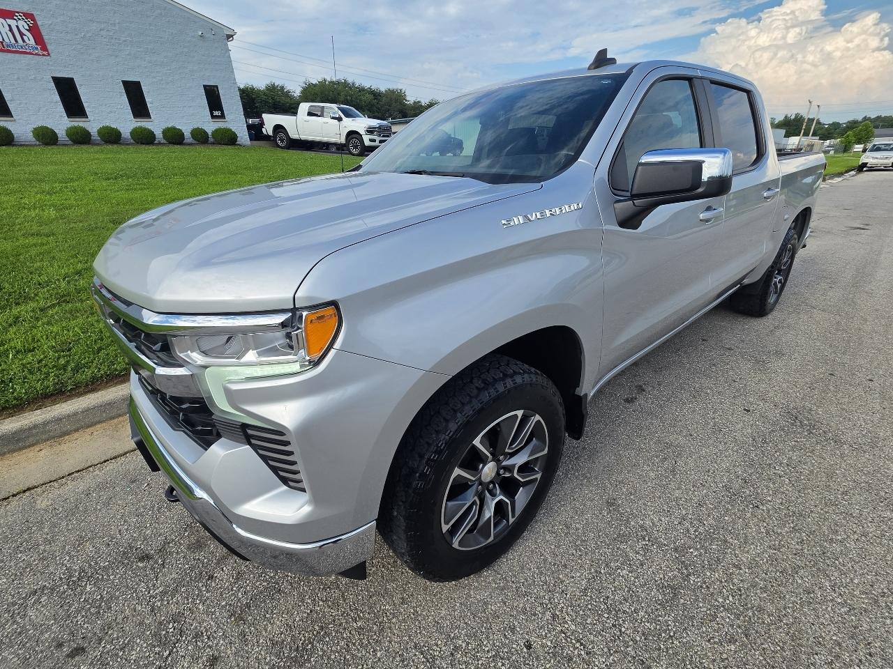 2022 Chevrolet Silverado 1500 4WD Crew Cab 143.5" LT w/1LT