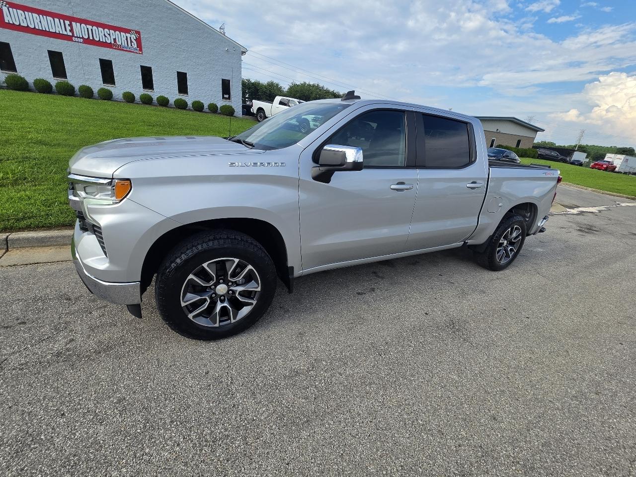 Chevrolet Silverado 1500 4WD Crew Cab 143.5" LT w/1LT 2022