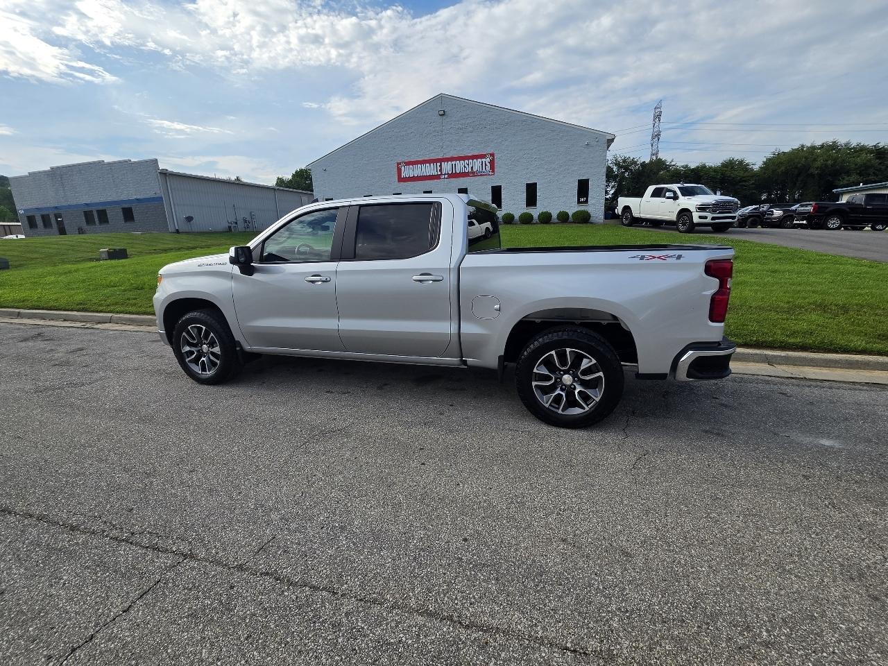 Chevrolet Silverado 1500 4WD Crew Cab 143.5" LT w/1LT 2022