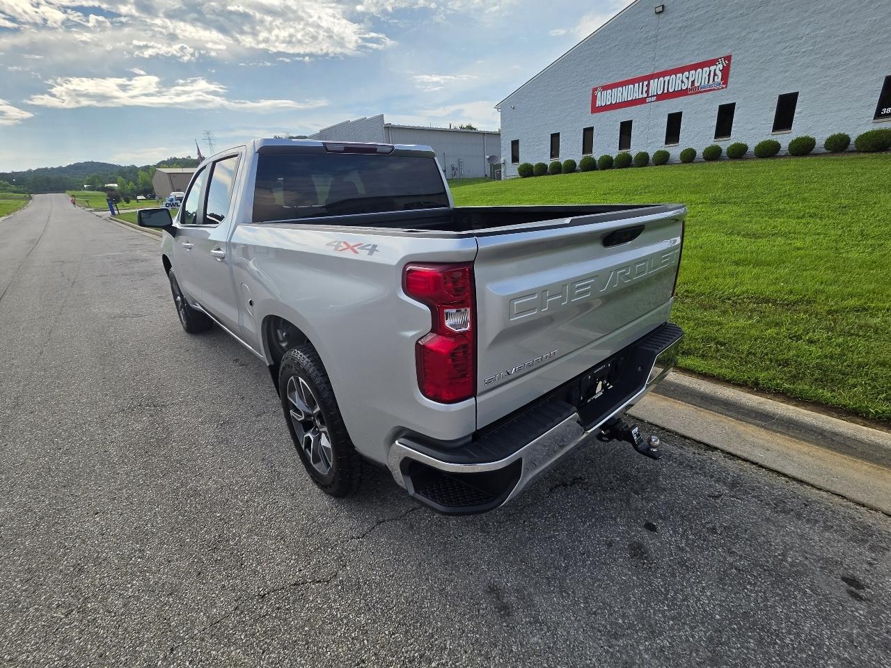 Chevrolet Silverado 1500 4WD Crew Cab 143.5" LT w/1LT 2022