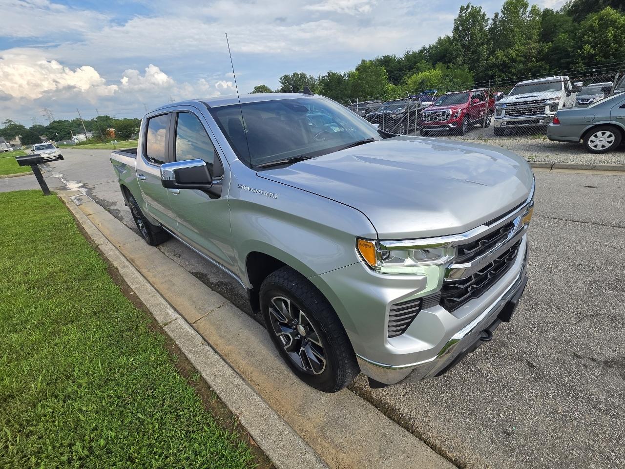 Chevrolet Silverado 1500 4WD Crew Cab 143.5" LT w/1LT 2022