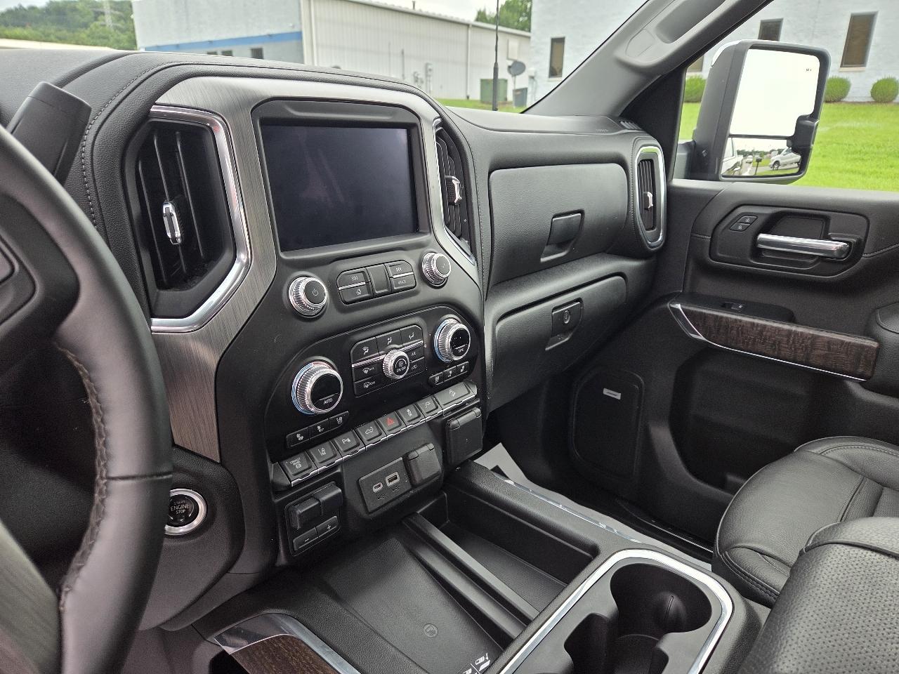 GMC Sierra 3500HD Denali Ultimate Crew Cab 4WD 2023
