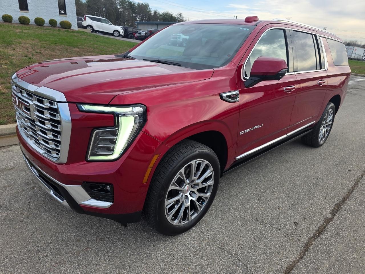 GMC Yukon XL Denali 4WD 2025