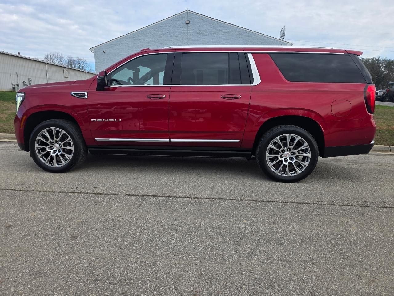 GMC Yukon XL Denali 4WD 2025
