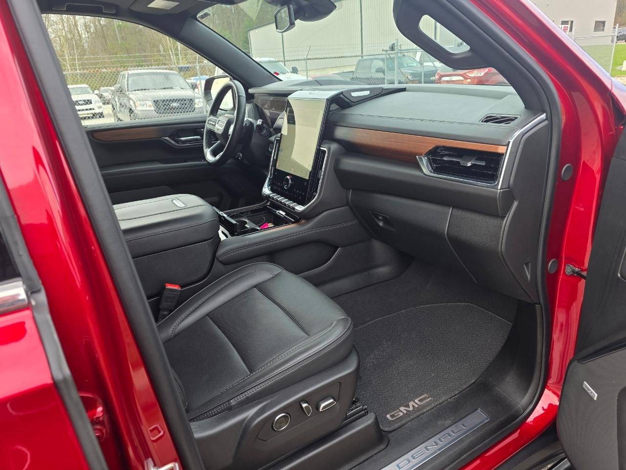 GMC Yukon XL Denali 4WD 2025