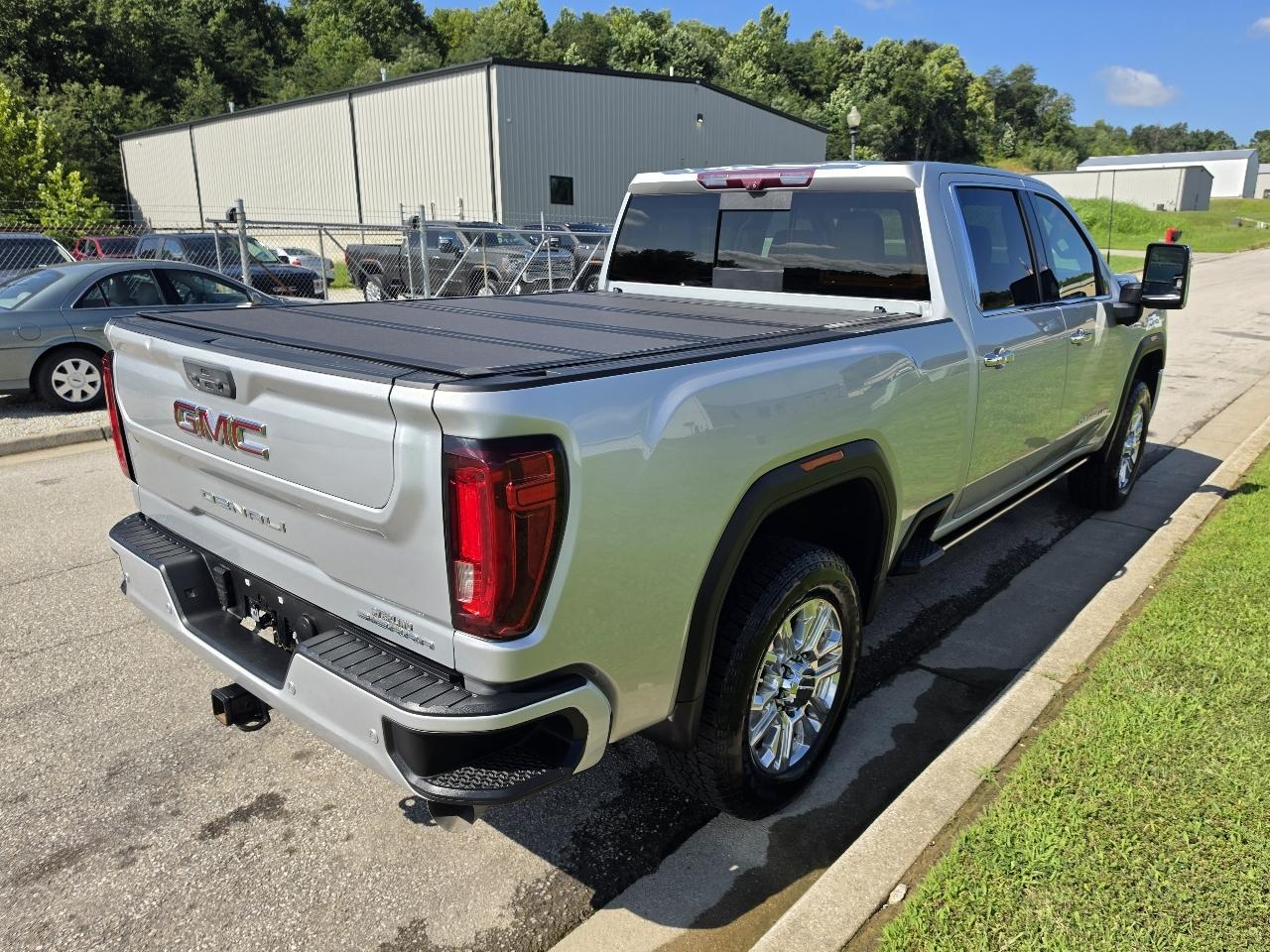 GMC Sierra 2500HD Denali Crew Cab 4WD SB 2023