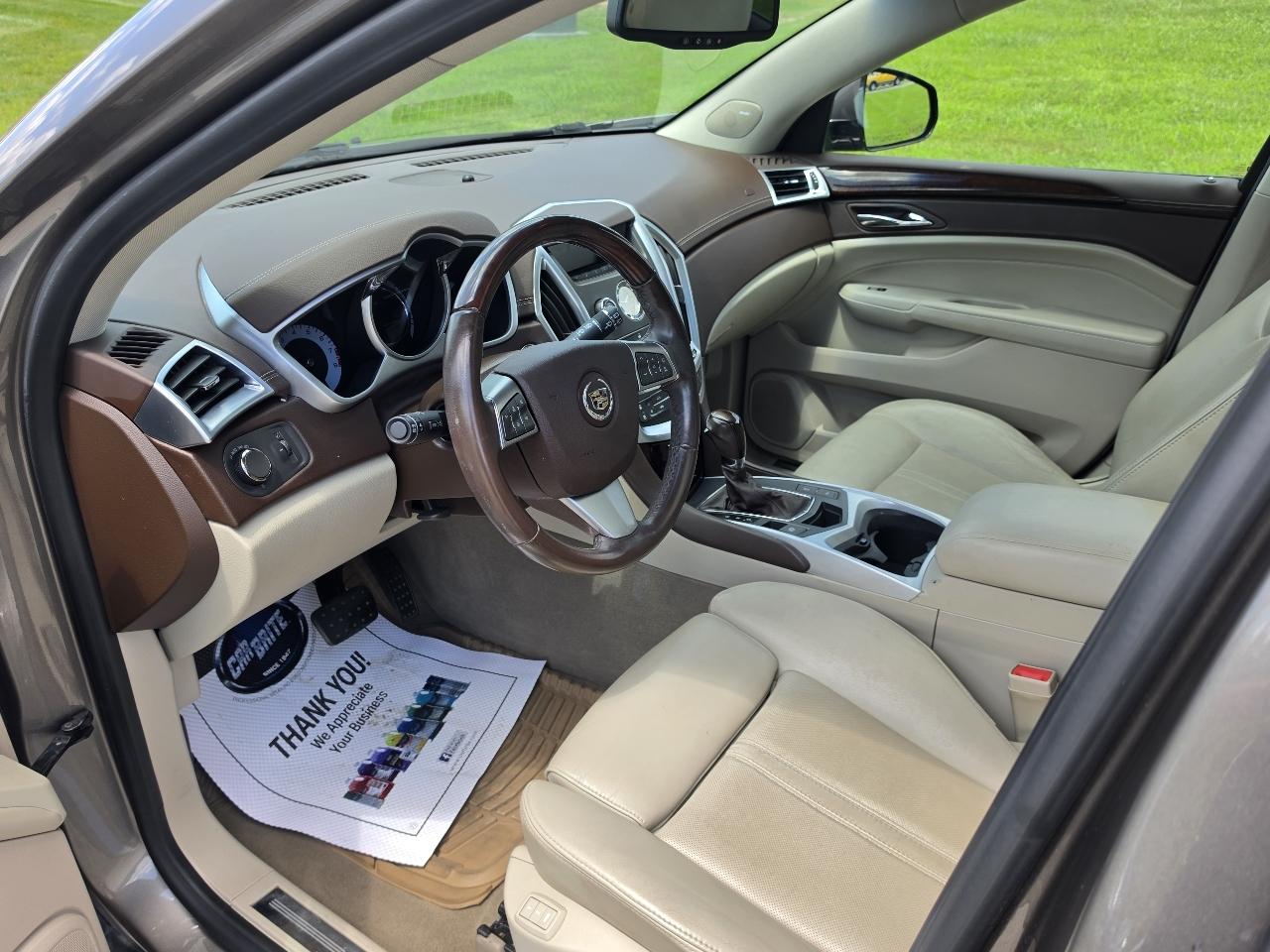 Cadillac SRX Luxury Collection 2011