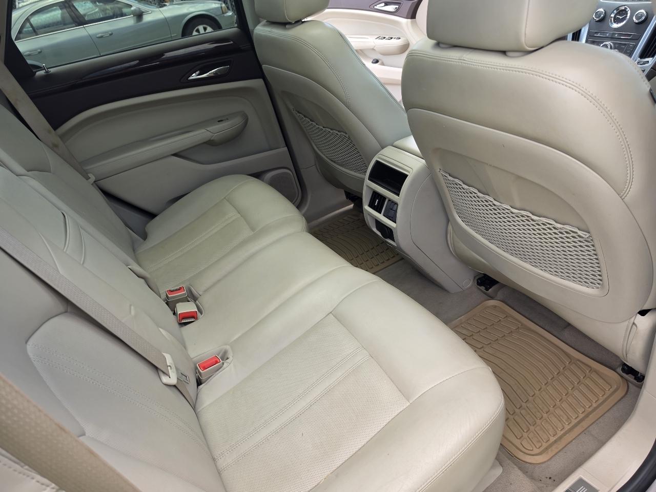 Cadillac SRX Luxury Collection 2011