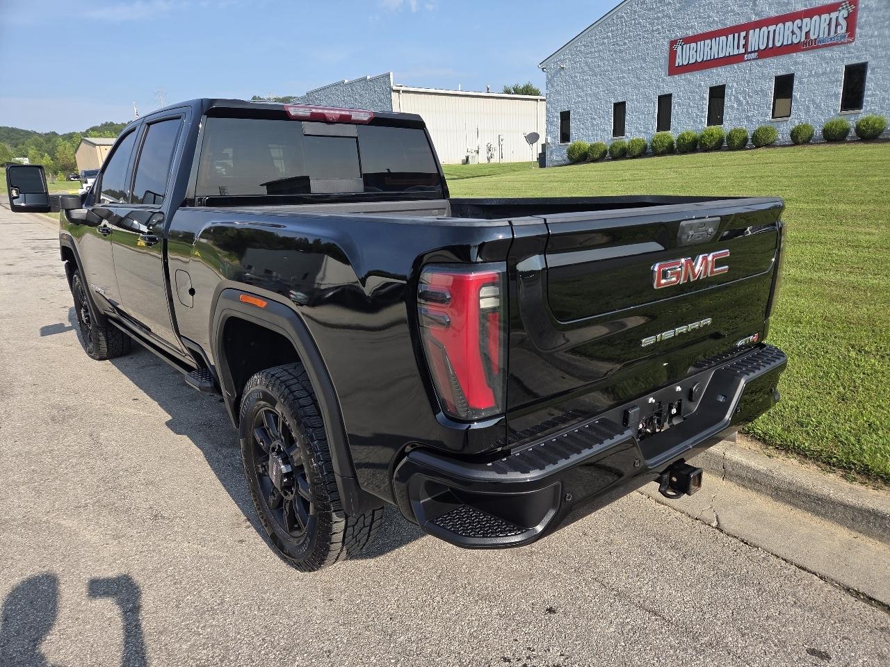 GMC Sierra 2500HD AT4 Crew Cab 4WD 2024