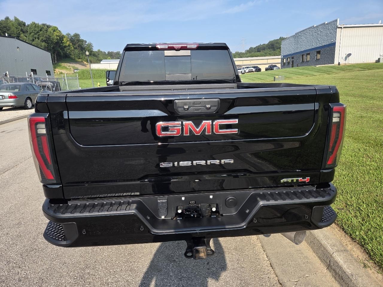 GMC Sierra 2500HD AT4 Crew Cab 4WD 2024