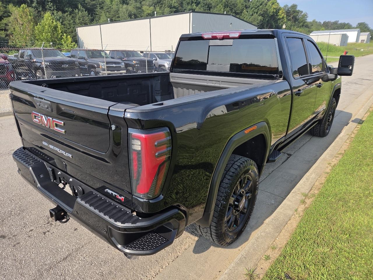 GMC Sierra 2500HD AT4 Crew Cab 4WD 2024