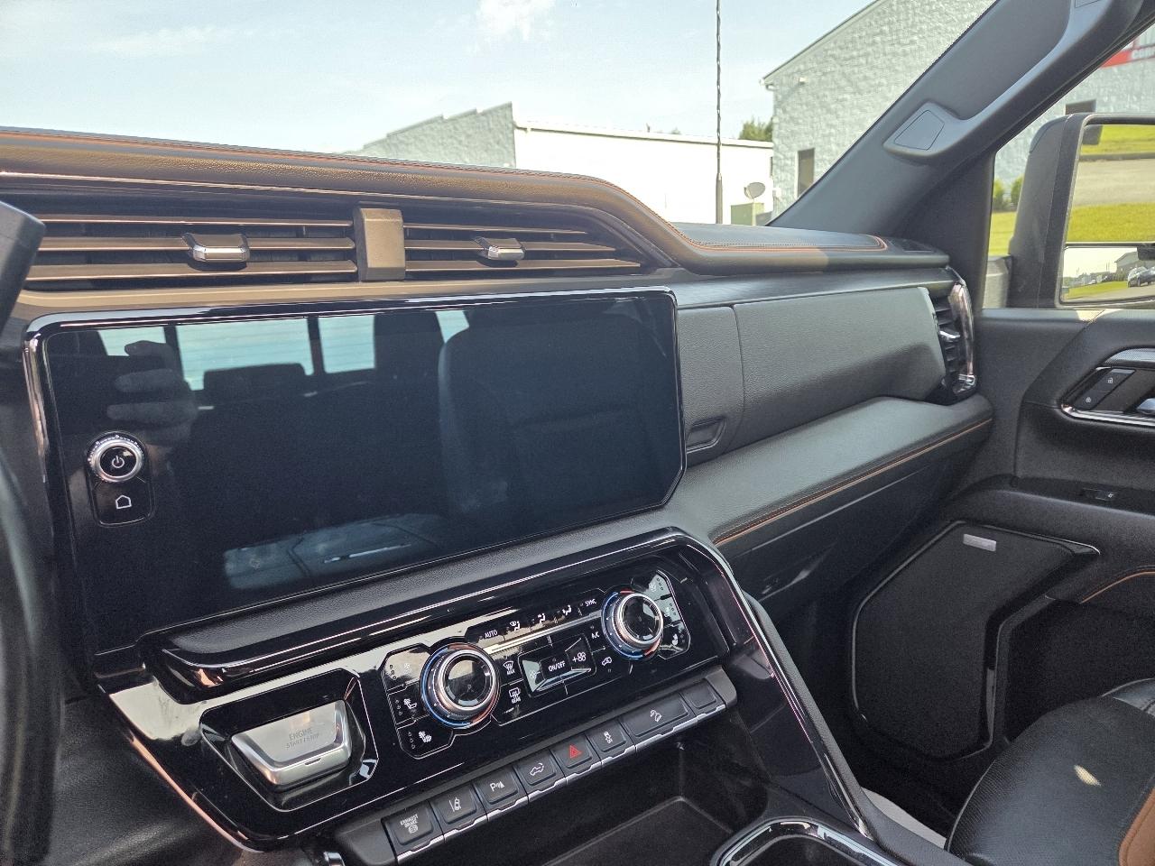 GMC Sierra 2500HD AT4 Crew Cab 4WD 2024