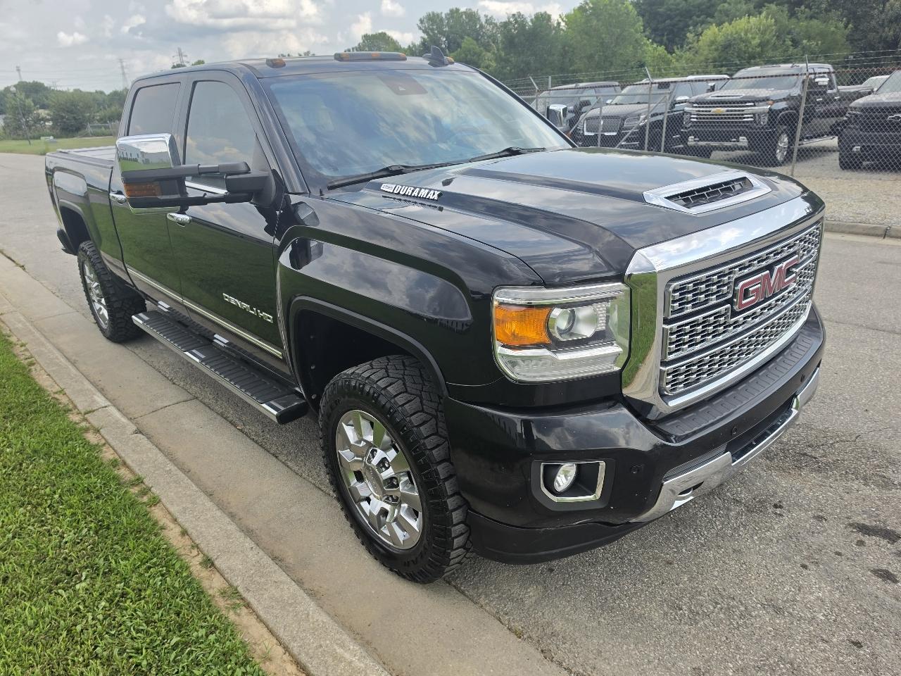 GMC Sierra 2500HD Denali Crew Cab 4WD 2019
