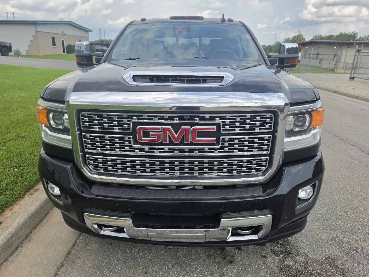 GMC Sierra 2500HD Denali Crew Cab 4WD 2019