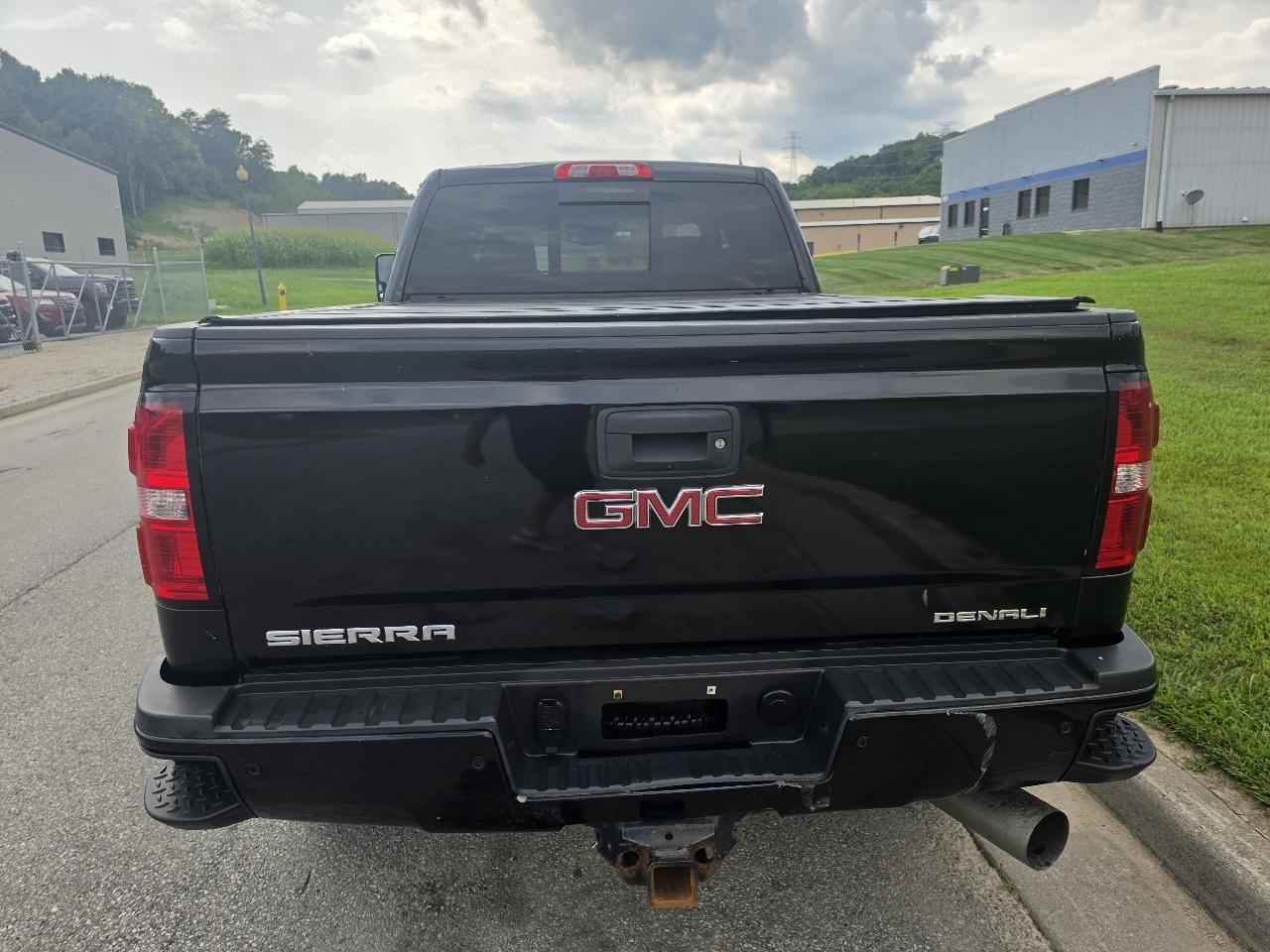GMC Sierra 2500HD Denali Crew Cab 4WD 2019